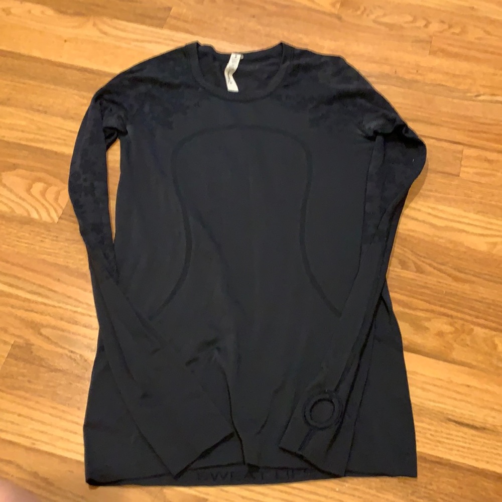 Lulu lemon top.